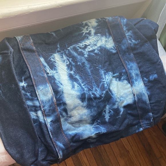 New!!! Guess Bleached Denim Duffel Bag - Picture 4 of 5
